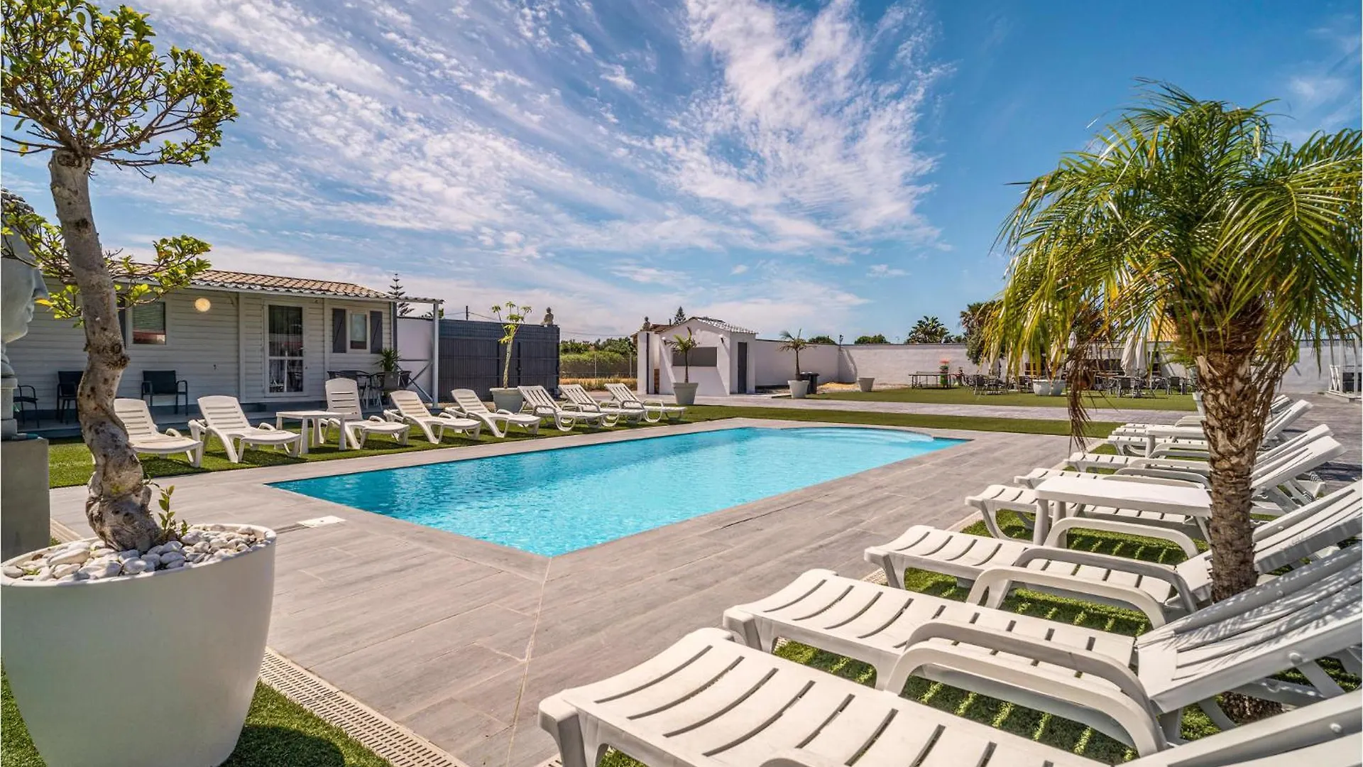 Nice Apartment In Chipiona With Kitchenette 0*,